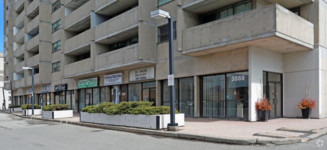 Photo du bâtiment - Bay Tower Condos
