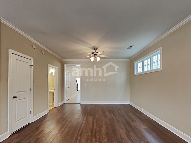 Foto del edificio - 107 Windy Creek Ln