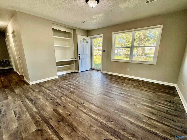 Foto del edificio - 2432 Yorkshire Dr SW