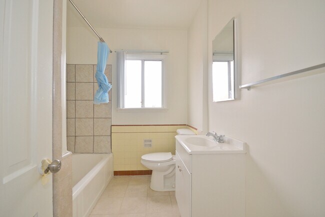 Building Photo - 1166 Menlo Ave