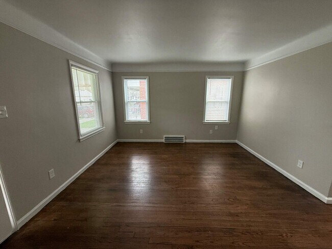 Foto del edificio - Renovated 3-Bedroom Home – We Welcome Sect...