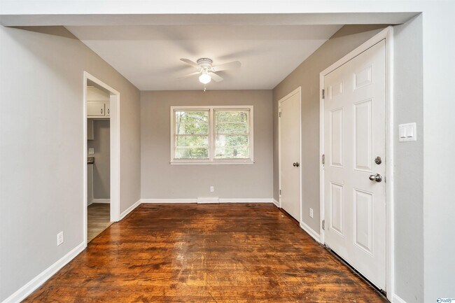 Building Photo - 612 Marguerite Dr NW