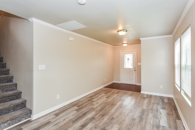 Building Photo - 115 Darrow Creek Dr