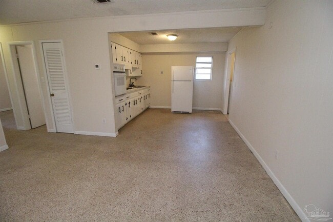 Building Photo - 8610 Figland Ave