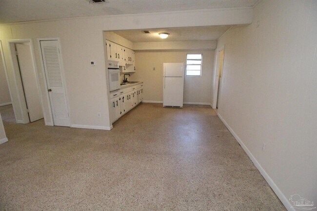 Foto del edificio - 8610 Figland Ave