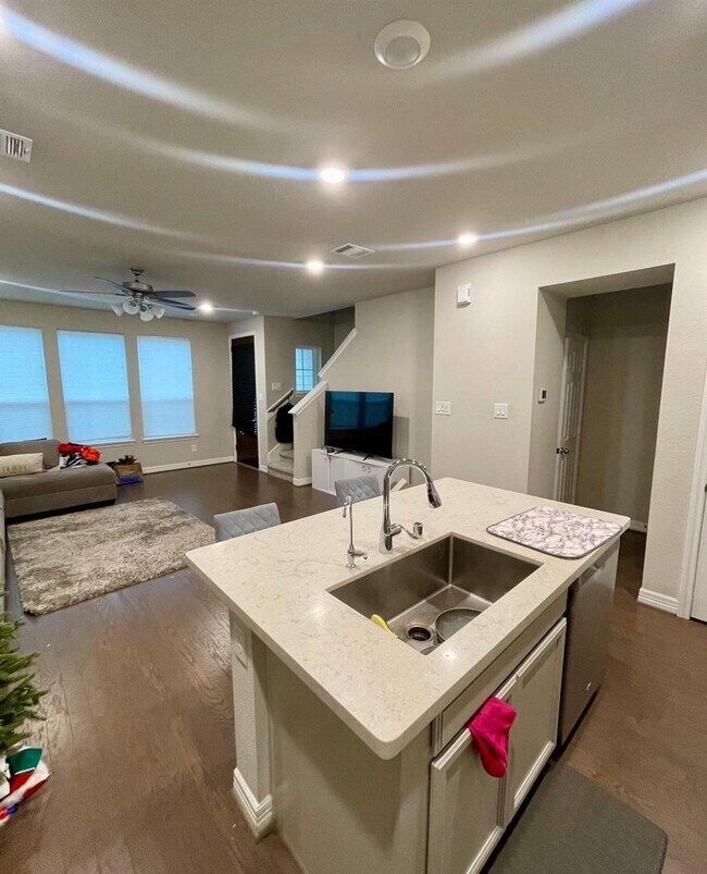 Foto del edificio - 18225 Crystal Knoll Dr