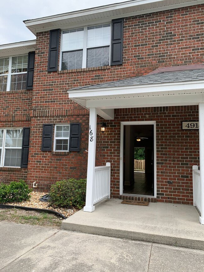 Foto del edificio - 2 Bedroom 1.5 Bath Townhome in Pleasant Gr...
