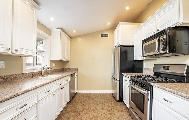 Building Photo - 2272 Colgate Dr
