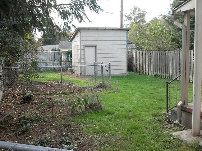 Building Photo - 317 Latona St