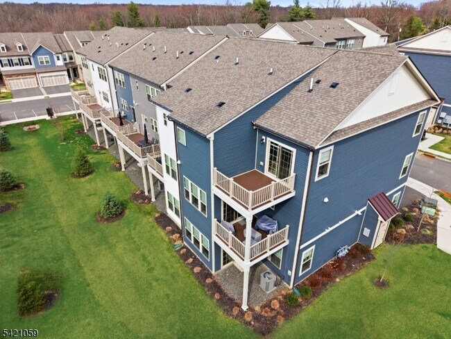 Building Photo - 12 Marigold Ct