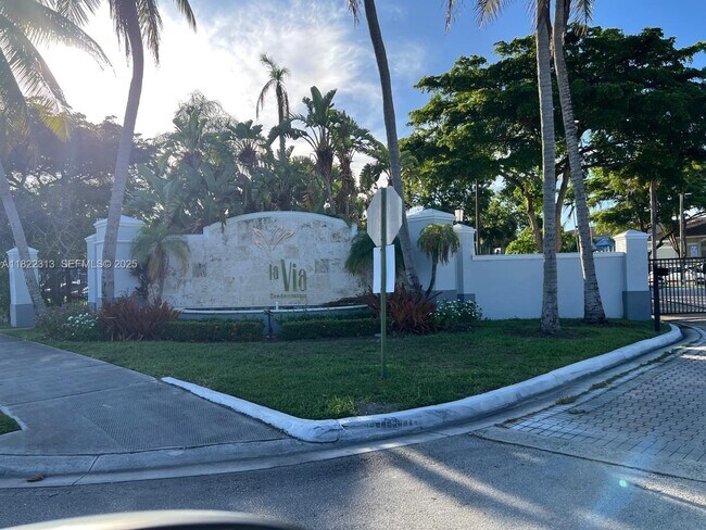 Foto del edificio - 9645 NW 1st Ct