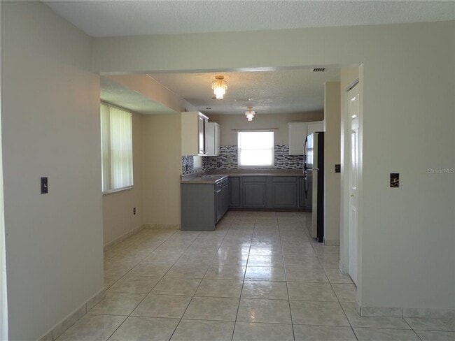 Building Photo - 721 Regent Cir S