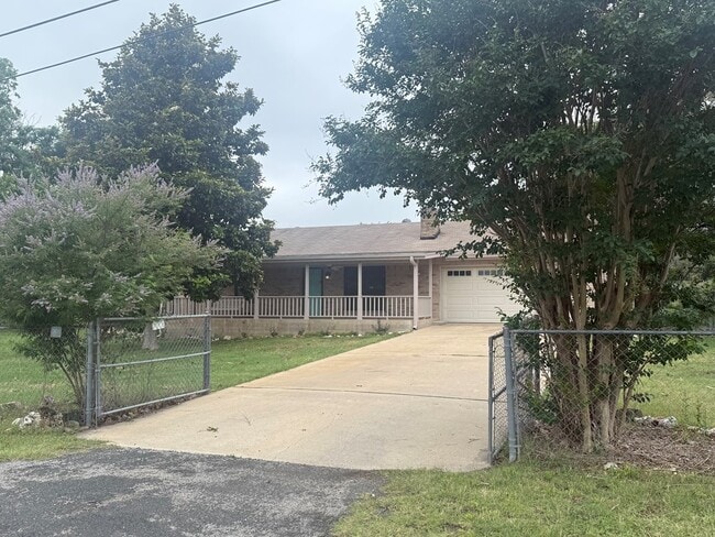 Foto del edificio - 129 Forest Cir