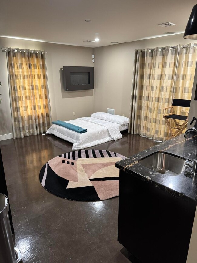 Building Photo - 81 Riverwalk Way