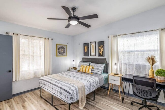 Photo - 1406 Conway Rd House