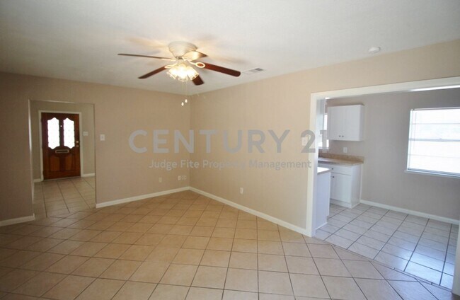 Building Photo - Updated 3/2/2 Situated on Corner Lot in La...