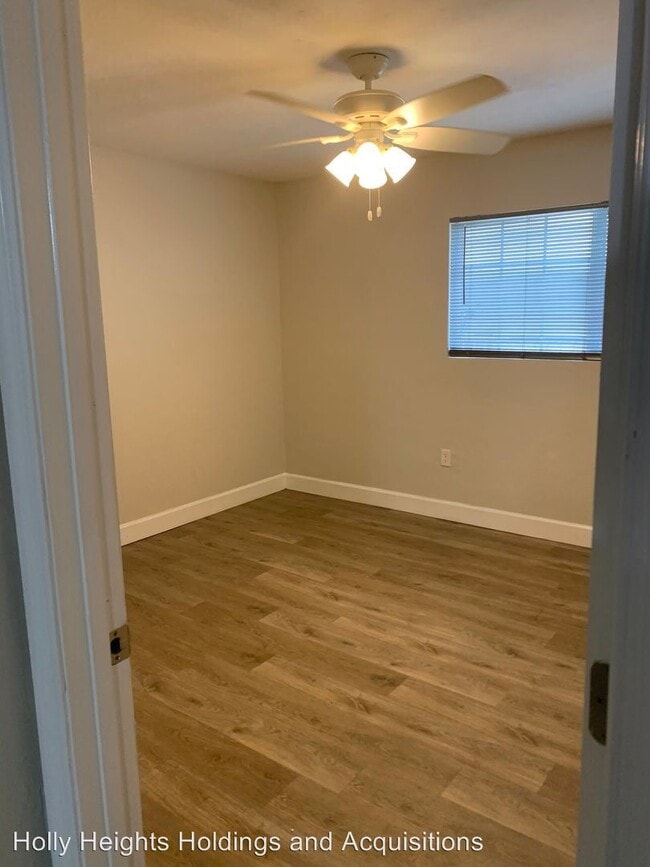 Building Photo - 2 br, 1 bath Apartment - 718 SW 67th Ter