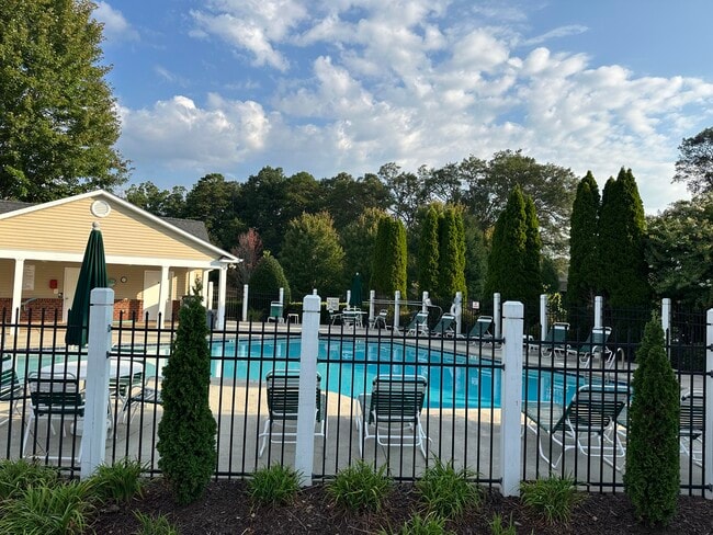 Building Photo - 415 Cedar Pines Dr
