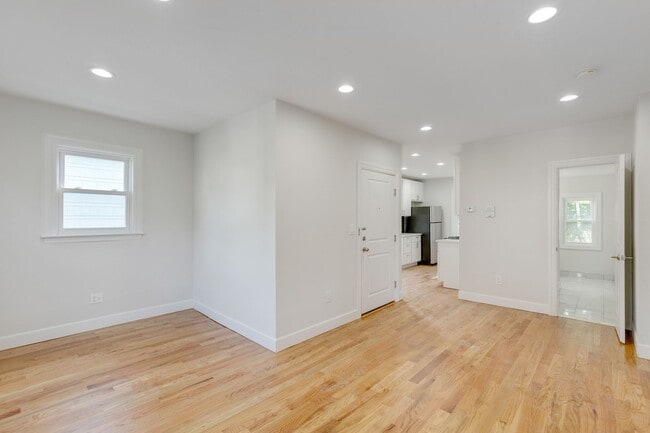 Building Photo - 161 Ashland Ave