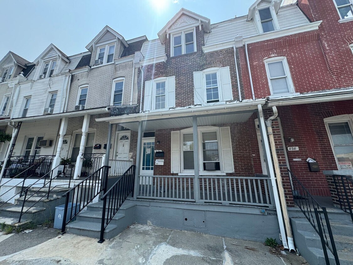 Foto principal - 826 N Ninth St