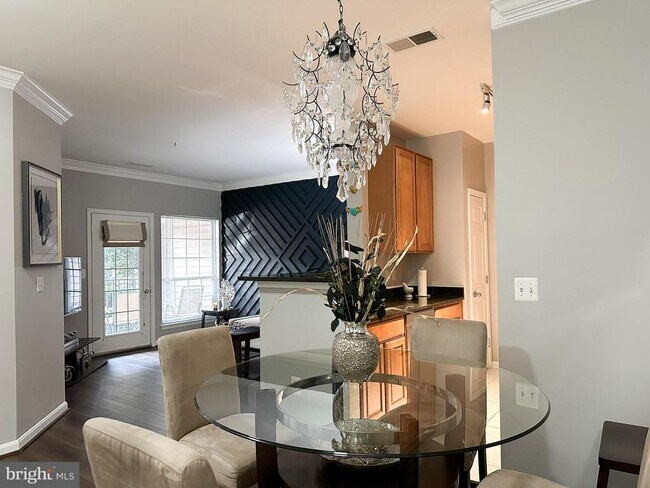 Foto del edificio - 4850 Eisenhower Ave