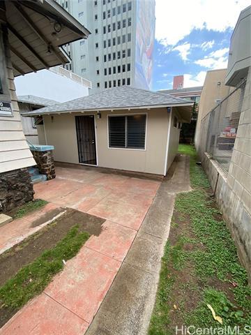 Building Photo - 1119 Young St