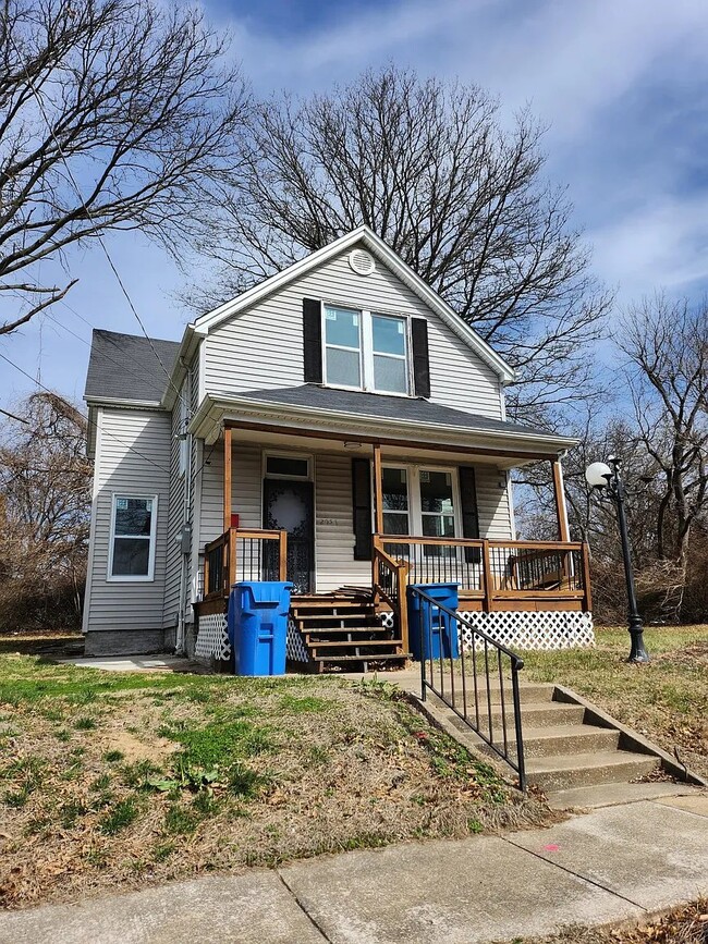 Building Photo - 2057 Switzer Ave