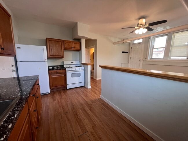 Building Photo - 7 Sherborn Ct