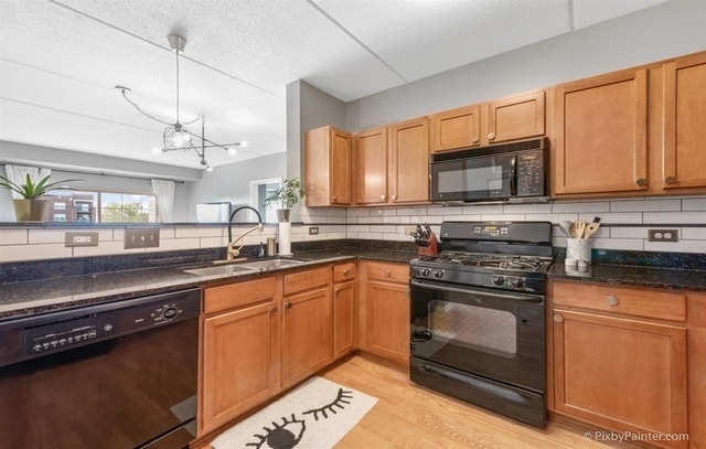 Building Photo - 410 W Mahogany Ct