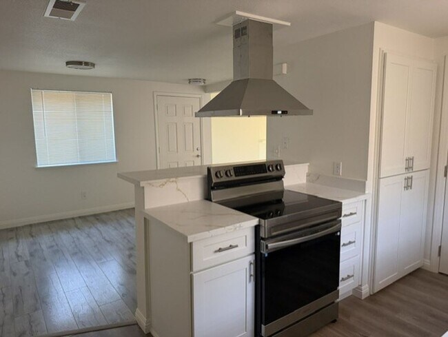 Foto del edificio - 5301 Bellflower Way