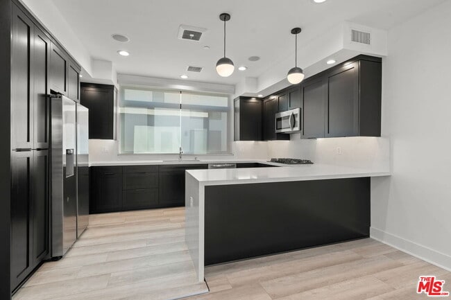 Building Photo - 11304 Victory Blvd
