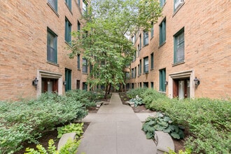 Building Photo - 7742 N Eastlake Terrace