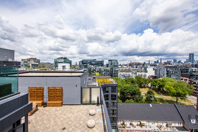Building Photo - One Bedroom Luxury Building King West