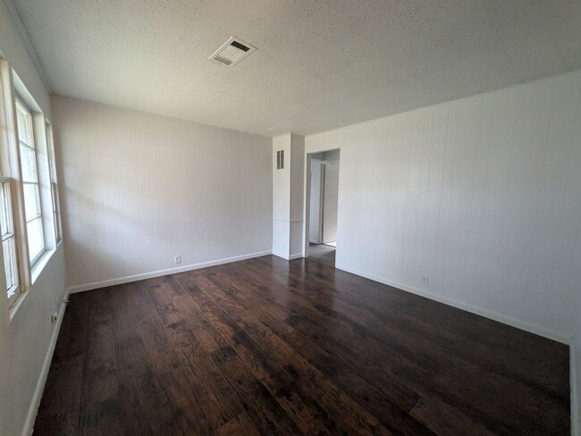 Foto del edificio - 5335 Landry Ln