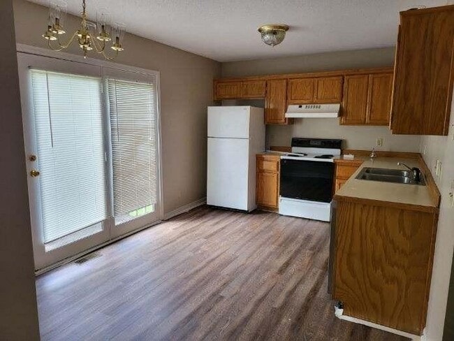 Building Photo - 114 Persimmon Dr