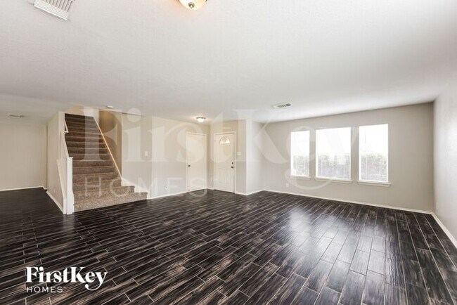 Foto del edificio - 11710 Ripplewood