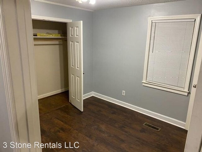 Building Photo - 3 br, 2 bath House - 1233 Hobart DR
