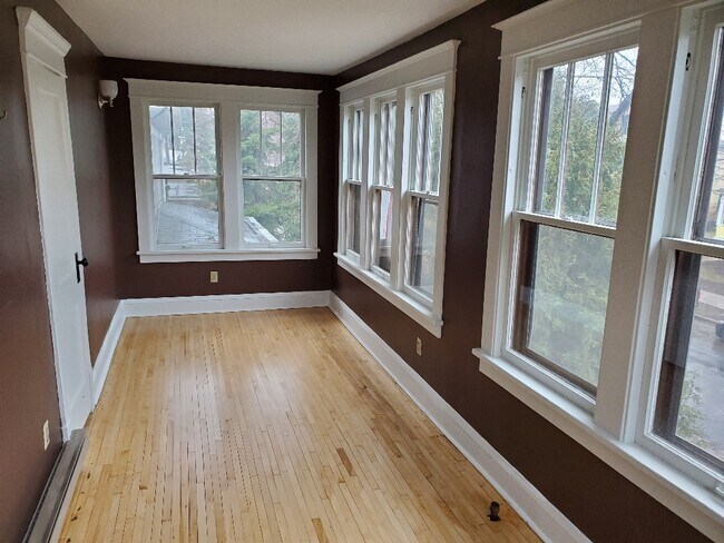 Foto del edificio - 2104 Emerson Ave S