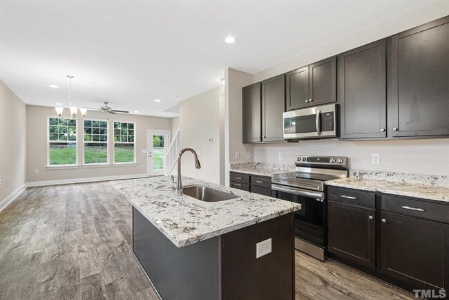 Building Photo - 913 Hillman Ln