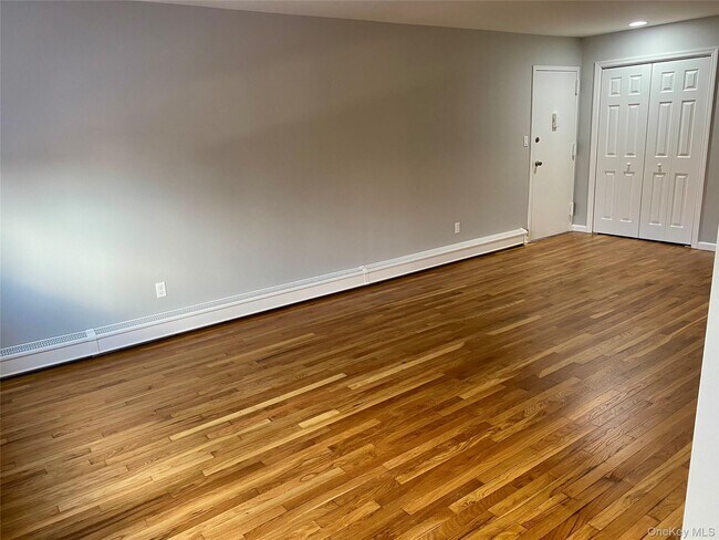 Foto del edificio - 8 N James St