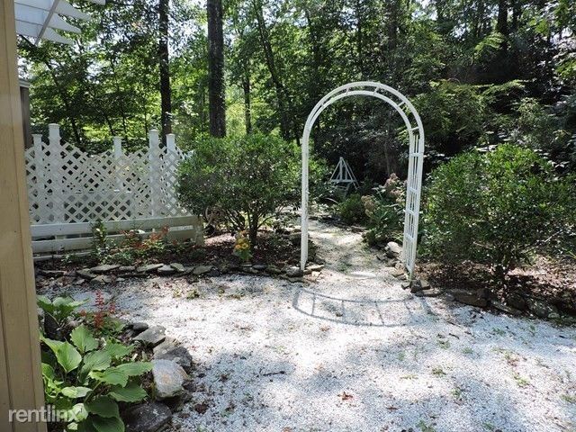 Building Photo - 3 br, 3.5 bath House - 141 Wildflower Rd
