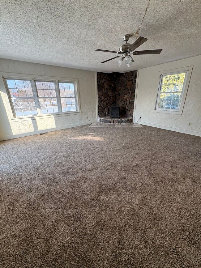 Foto del edificio - Charming 4 bed home located at in North Toledo