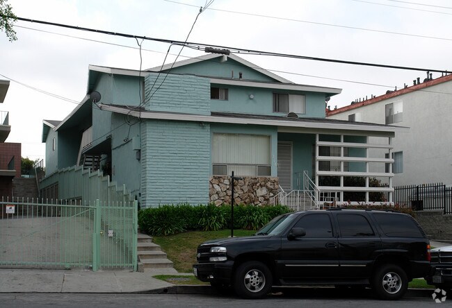 Building Photo - 218 E Hyde Park Blvd