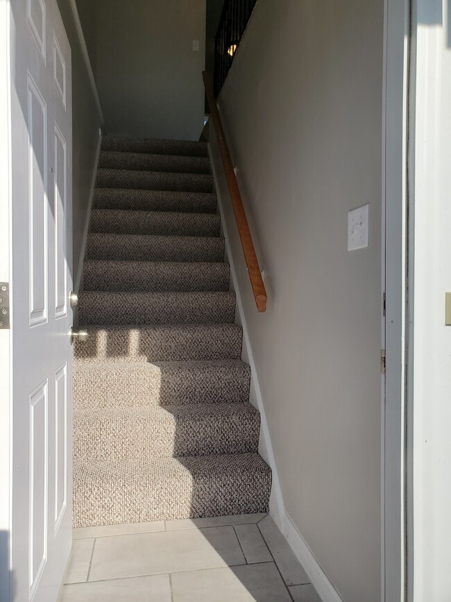 Building Photo - 5526 Humbert Rd