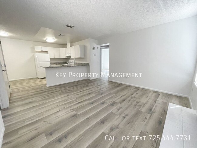 Building Photo - NEWLY UPGRADED 2BD 1BA CONDO * UPSTAIRS UN...