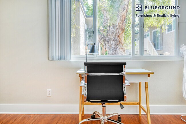Foto del edificio - 12530 Braddock Dr