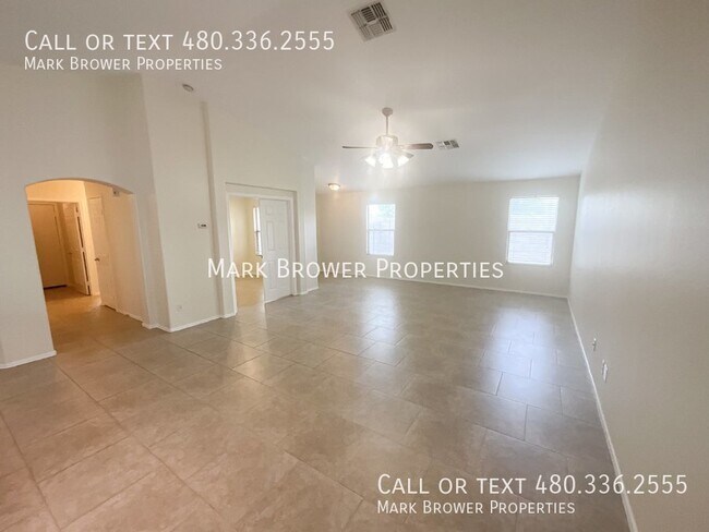 Building Photo - 13984 W Country Gables Dr