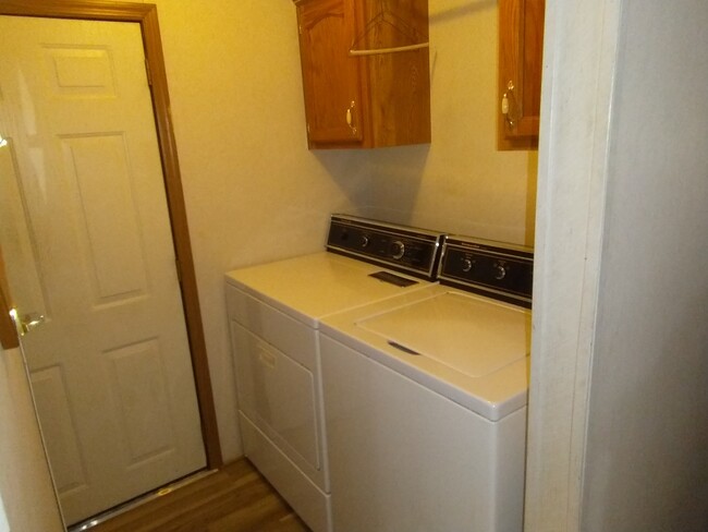 Laundry - W10119 Levis Creek Rd