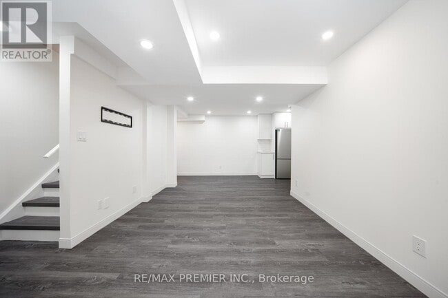Building Photo - 1058 Cameo St