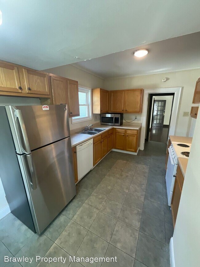 Building Photo - 4 br, 2 bath House - 316 E. 7th St